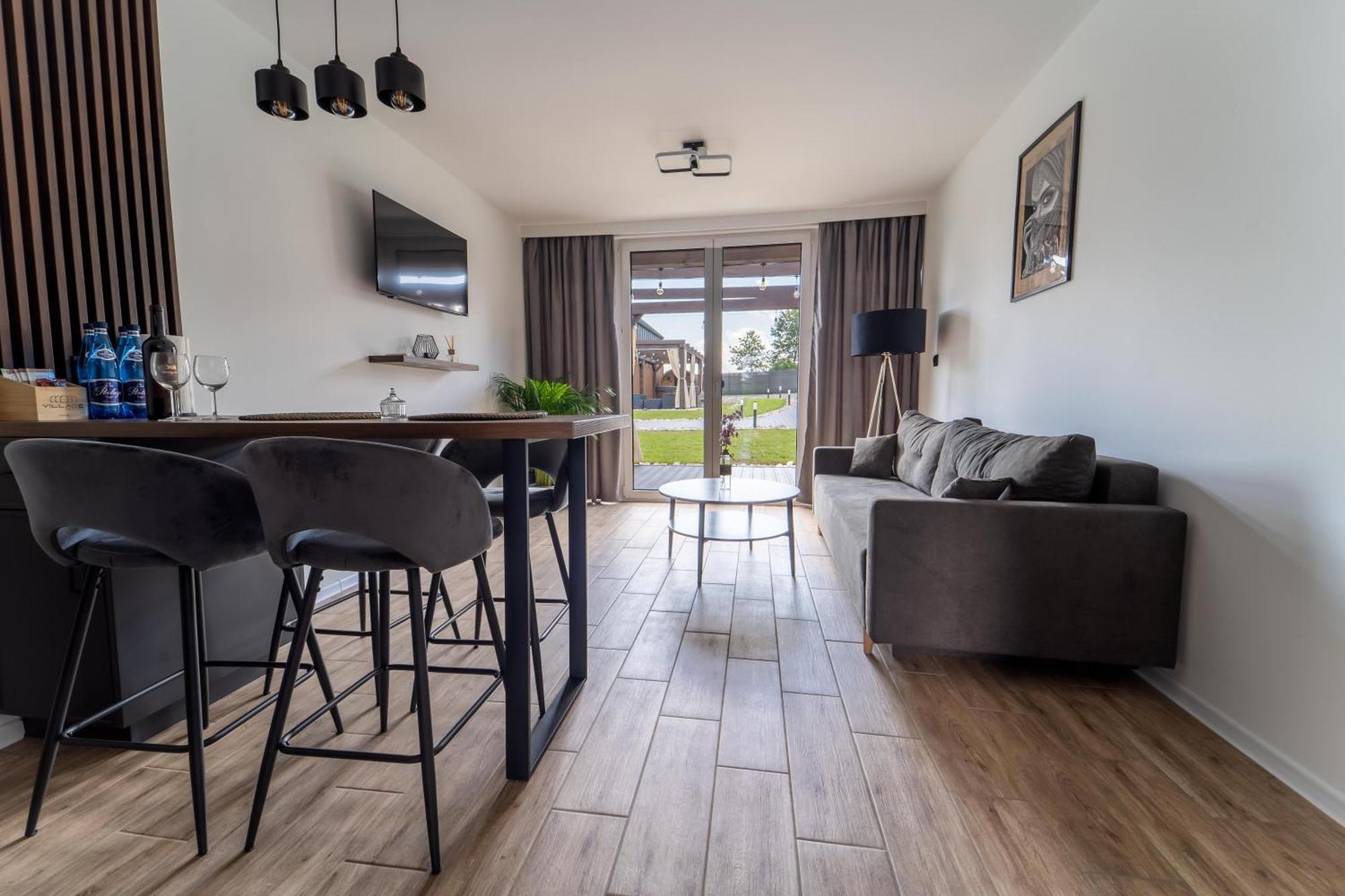 Village Resort Sauna & Jacuzzi & Netflix Tworkowa Bagian luar foto